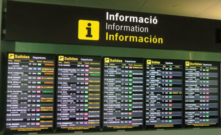 Онлайн-табло в аэропорту Барселоны