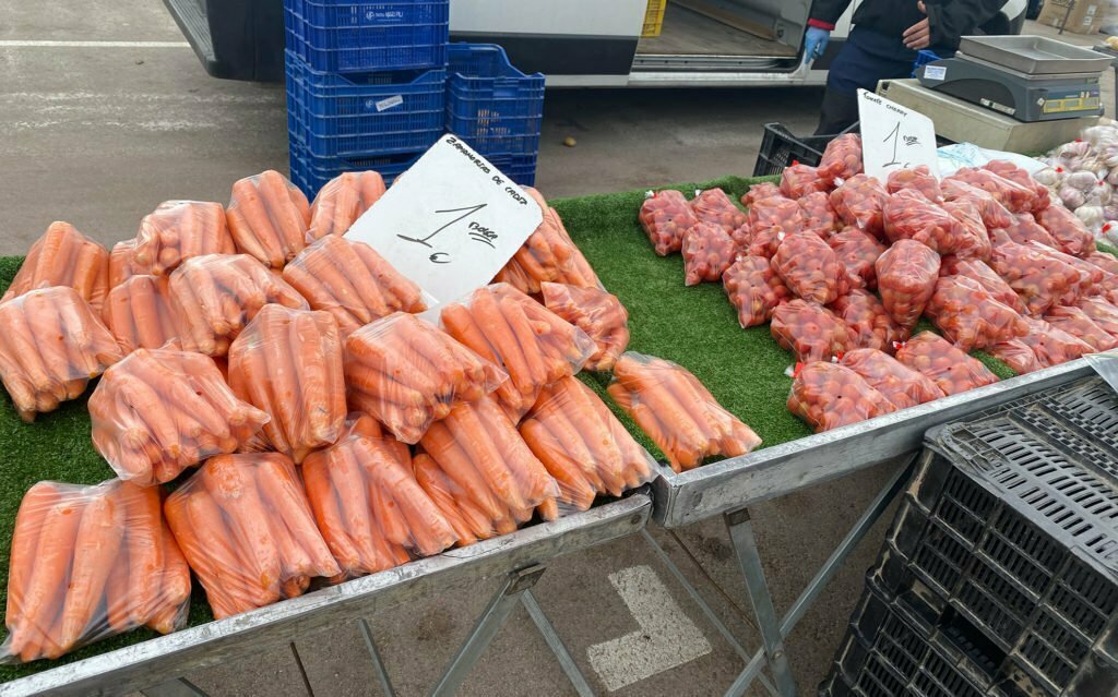 Морковь на рынке в Торревьехе
